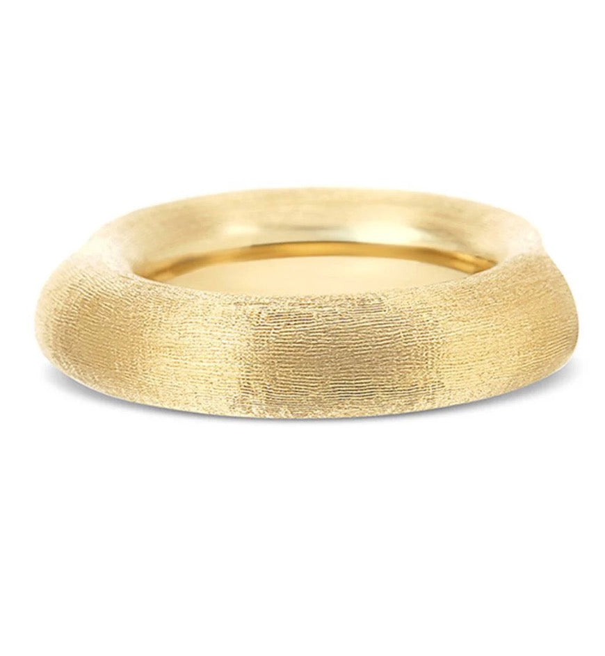 <b>Materials</b>
• 18k yellow gold
<b>Size & Fit</b>
• S...