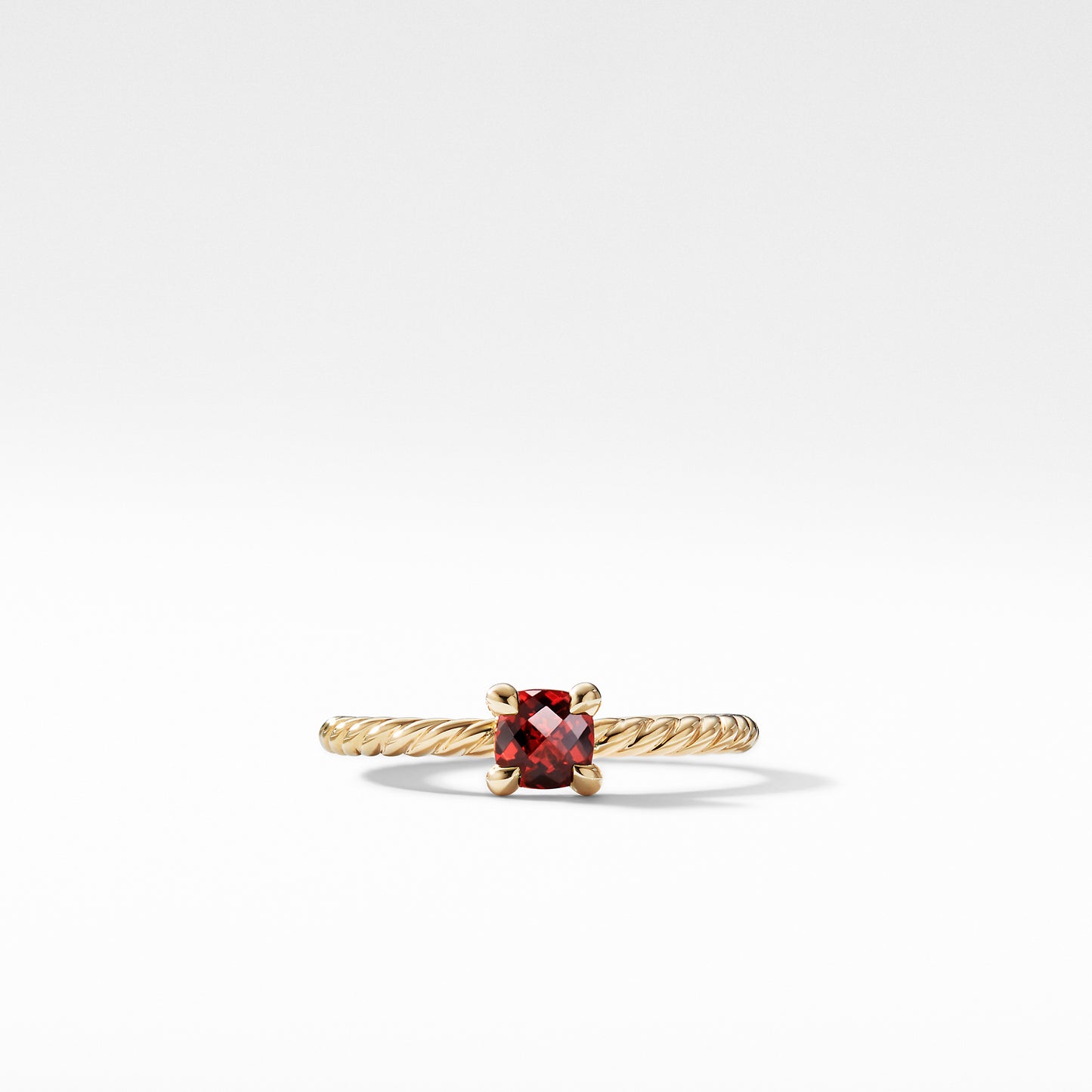 Chatelaine® Kids Ring with Garnet in 18K Gold, 4mm