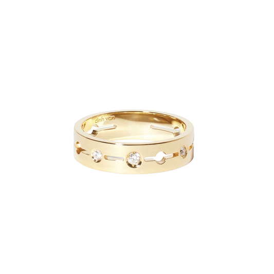 Pulse Ring with Row of Diamonds