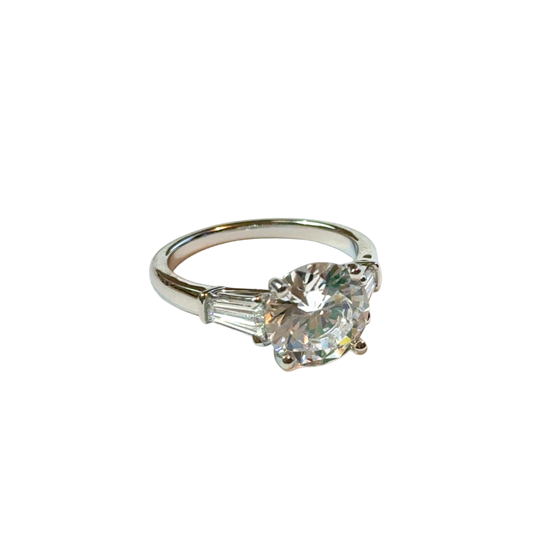 Classic 3-Stone Mounting with Baguette Side Stones
