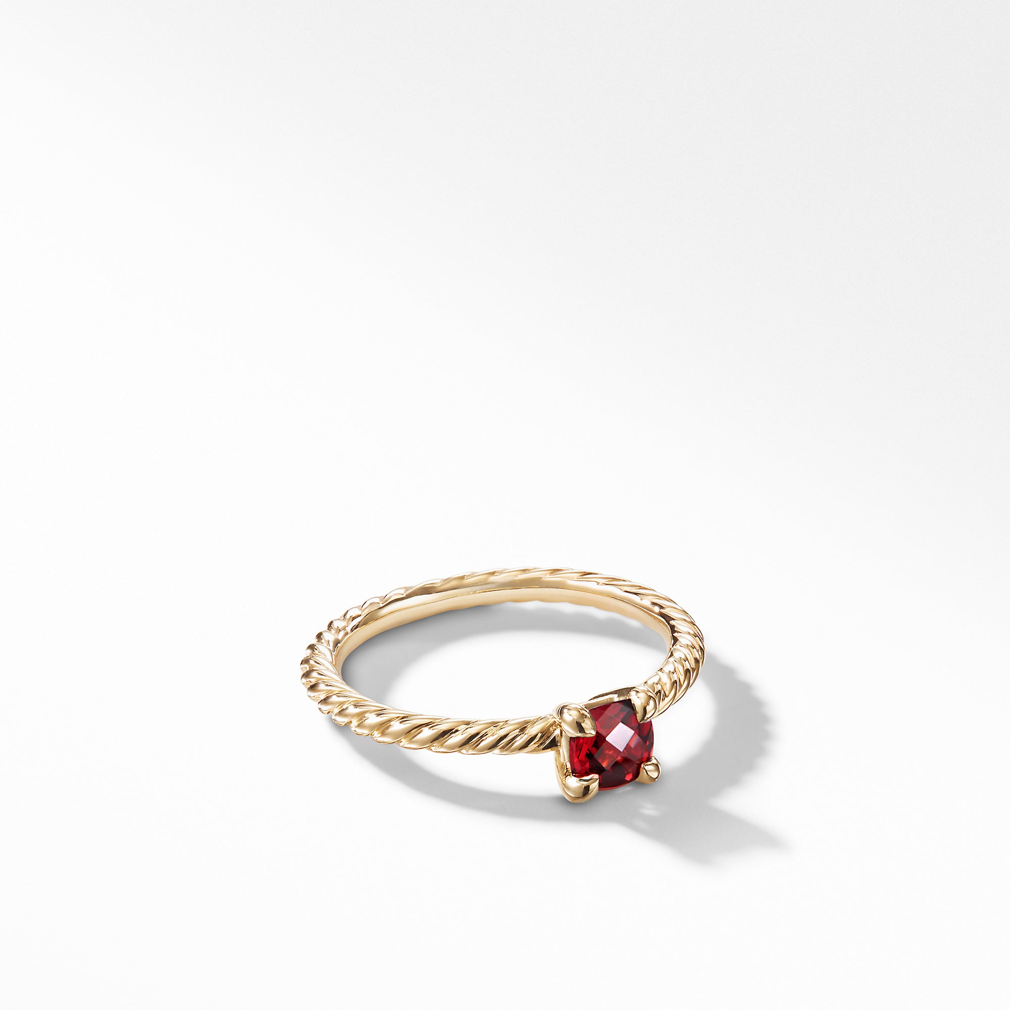 Chatelaine® Kids Ring with Garnet in 18K Gold, 4mm
